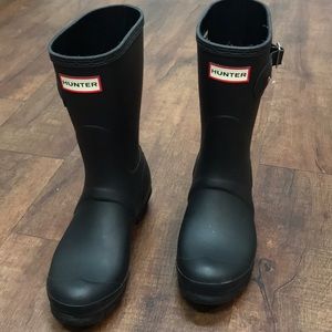 Hunter boots- matte black, mid length.